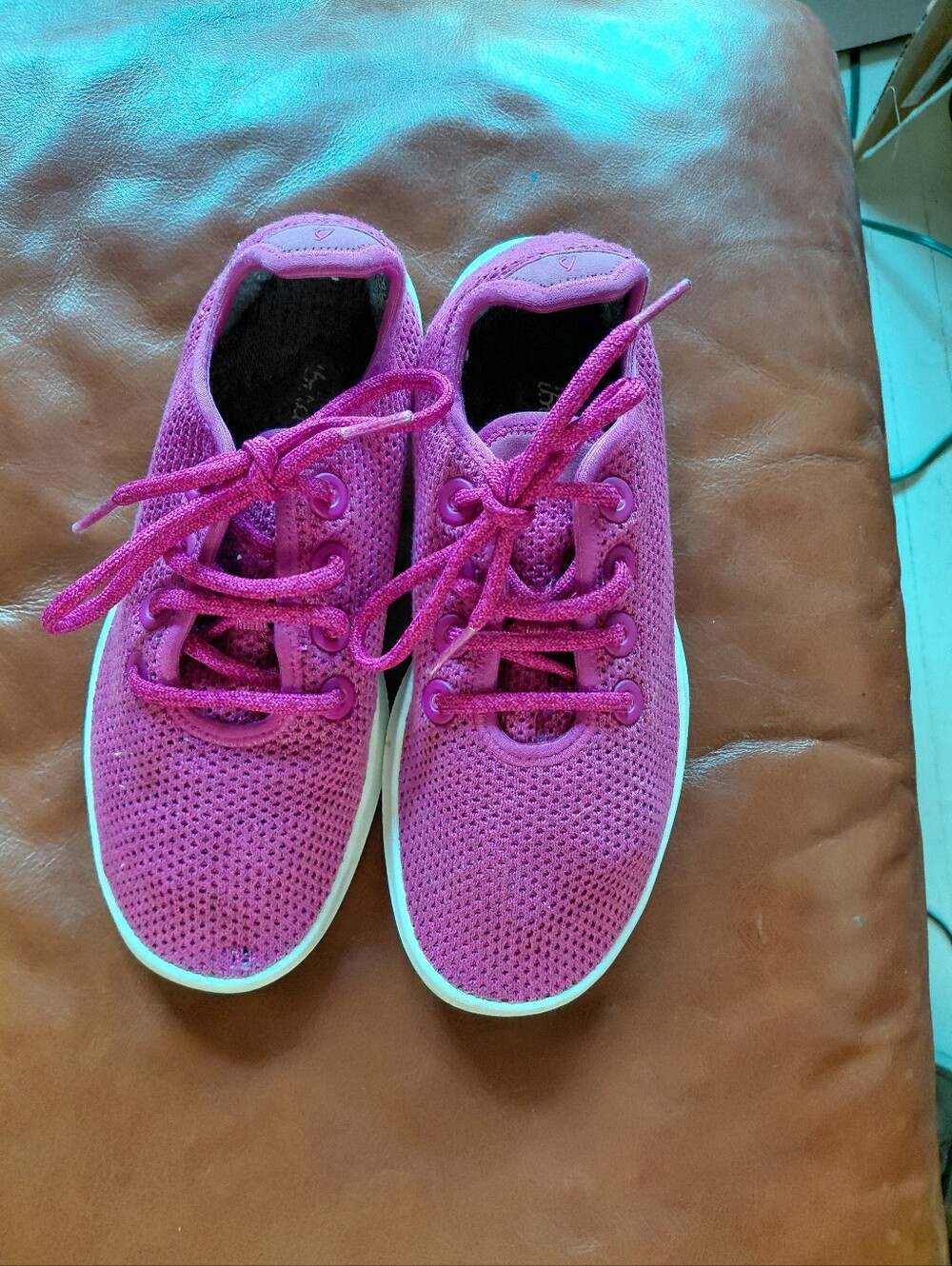 Allbirds Womens Sz 7 Sneakers Magenta Tree Runners - Picture 2 of 6